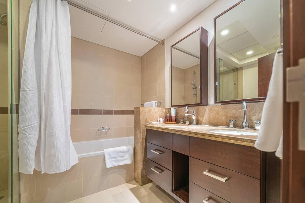 First Class 2br With Burj Khalifa & Fountain View Apartment *